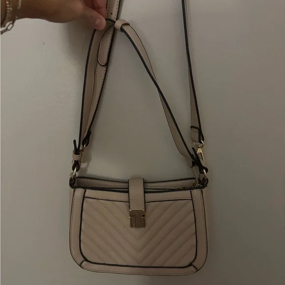 Elegant Cream Crossbody Bag - Picture 2 of 4